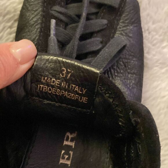 Burberry leather ( shearling inside) sneakers, size 7 - Picture 8 of 9